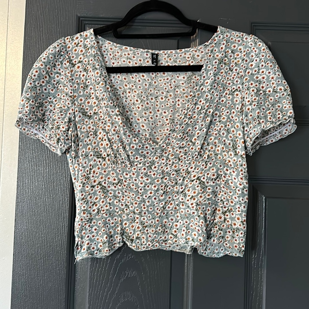 Cropped floral blouse